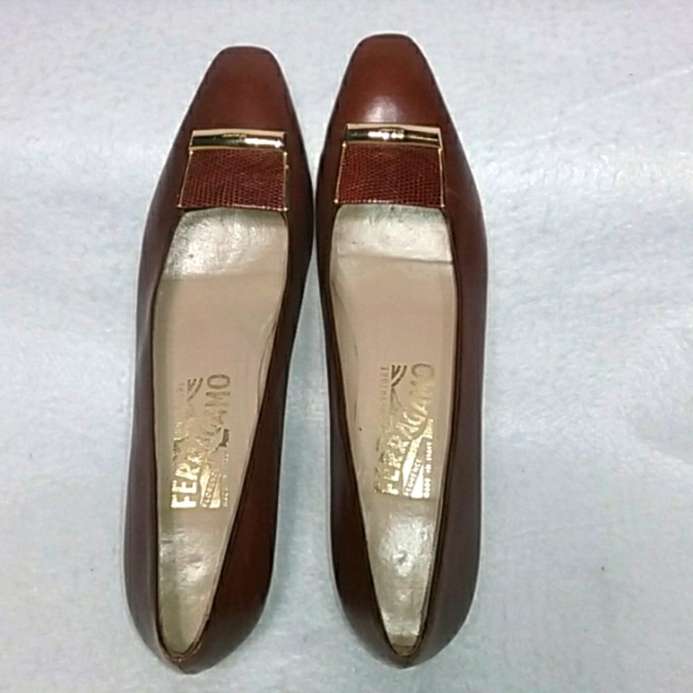 Salvatore Ferragamo women's pump shoes size 9 AA Florence Italy
